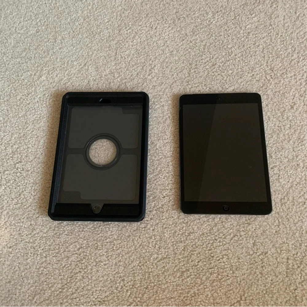 Apple iPad mini 1st Gen. 16GB, Wi-Fi + Black / w/ Otter box Case